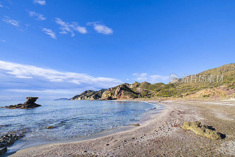 Playa del Sombrerico，西班牙安达卢西亚的一个偏远海滩